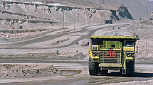 Nutzfahrzeug in Tagebau.