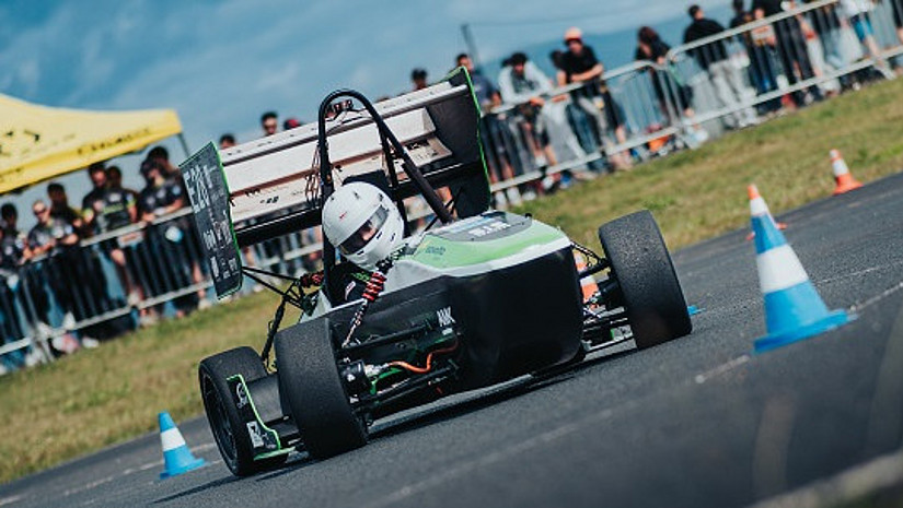 Rennwagen bei der Formula Student