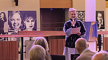 The picture shows the artist Katrín Hahner with a meditation to Rún Tryggvadóttir's audio artwork during the first future dialogue in March 2022