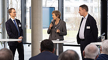 From right to left: Dr. Dirk Biermann, Managing Director Operations, 50Hertz Transmission GmbH; Prof. Dr. Ute Clement, President University of Kassel; Prof. Dr. Martin Braun, Director Fraunhofer IEE